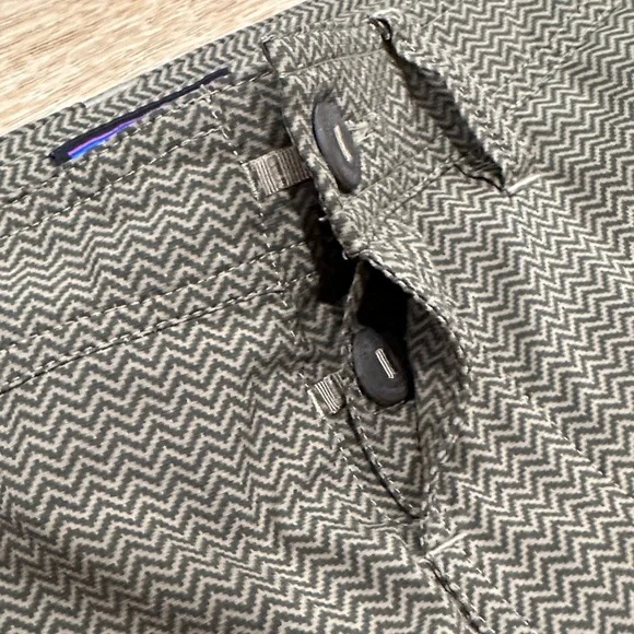 Patagonia Men's Olive Green and Beige Flat Front Shorts - Picture 5 of 9